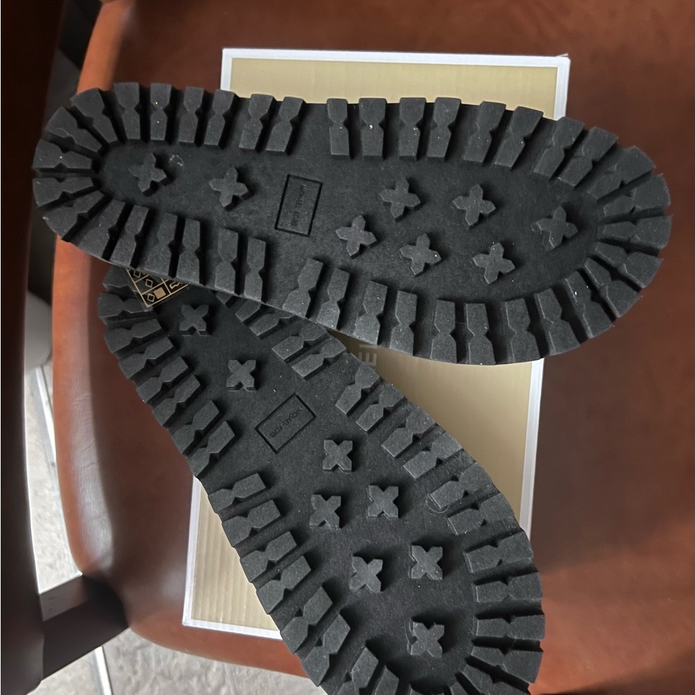 💕Michael Michael Kors slides. - Picture 5 of 7